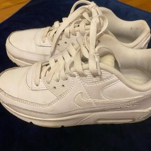 White Nike air tennis shoes